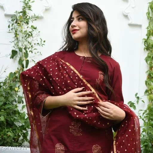 Myra Fashionable Women Kurta Sets - L