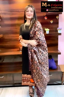 Trendy Alluring Women Kurta Sets - L