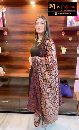 Trendy Alluring Women Kurta Sets - S