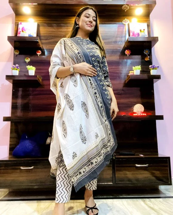 Women Cotton Handwork 3pc kurti Set With Pant - S