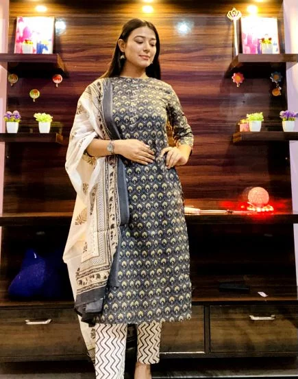 Women Cotton Handwork 3pc kurti Set With Pant - S