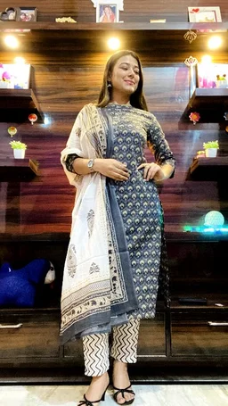 Women Cotton Handwork 3pc kurti Set With Pant - S