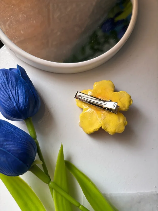 Beachy Hibiscus Clip 🌺 - adjustable, yellow