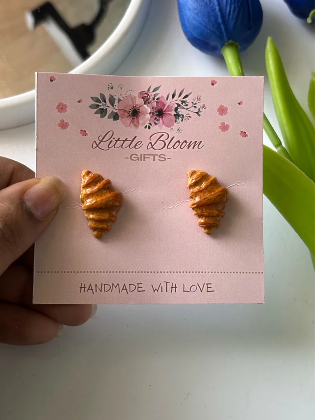 Croissant Stud Earrings 🥐