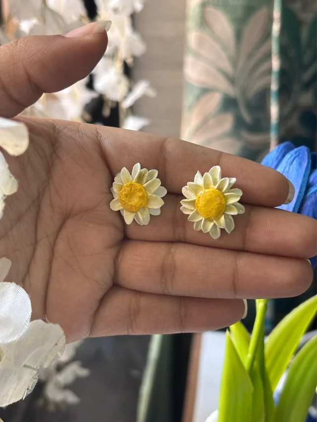 Daisy Studs