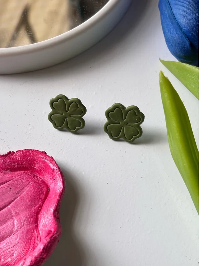 🍀 Clover Stud Earrings