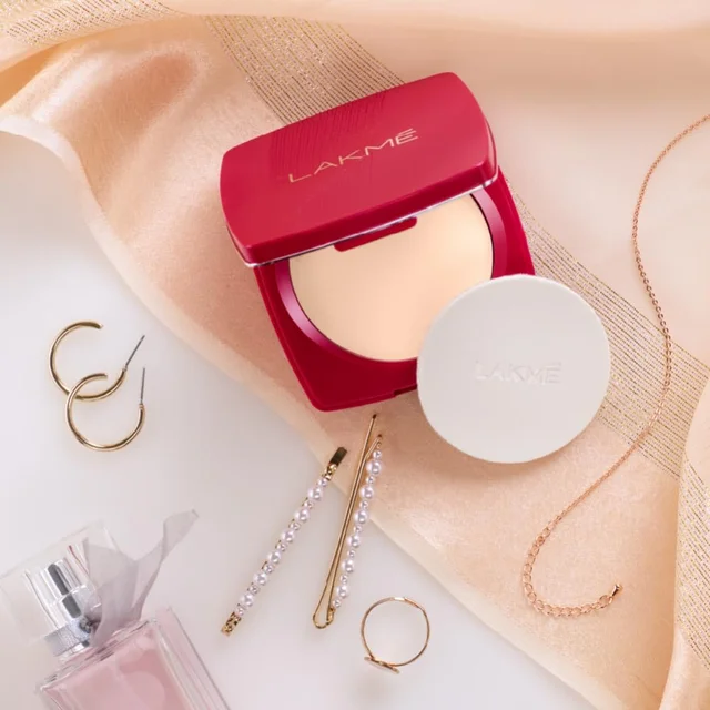 Lakme Forever Matte Compact Powder Natural Pearl 9g | Smooth Matte Finish | 12 Hour Oil Control, Even Tone | Lightweight Daily Wear for All Skin Types