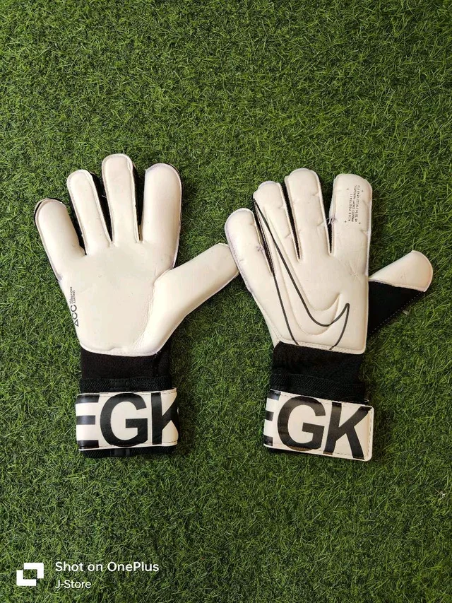 Vapor Grip 3 Goalkeeper Navy Blue And White Colour Match Gloves - 9