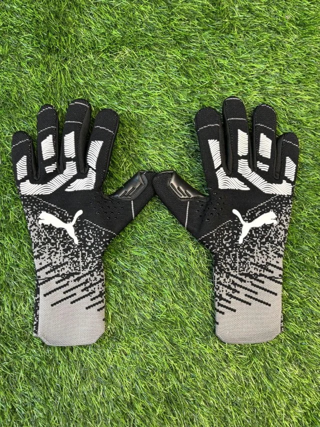 Future Ultimate Black And Grey GK Gloves - 9
