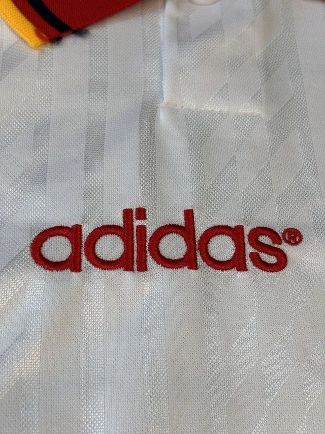 Retro Spain 1994 Away White Half Sleeve - XL