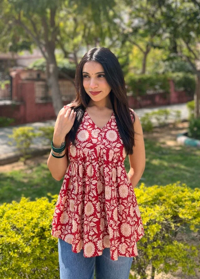Casual Sleeveless Floral Print Women MaroonTop - Stiletto, M