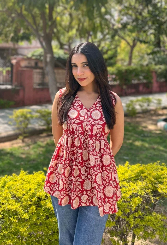 Casual Sleeveless Floral Print Women MaroonTop - Stiletto, M