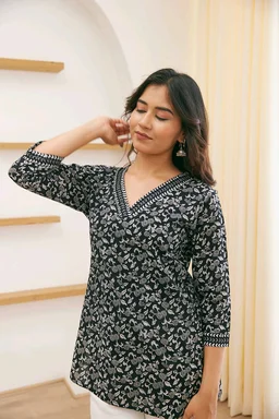Black Jaal Floral Print Top Cotton V-Neck Short Kurti Tunic for Women - Celtic, L
