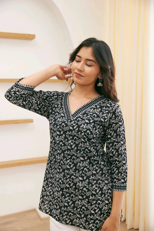 Black Jaal Floral Print Top Cotton V-Neck Short Kurti Tunic for Women - Celtic, M