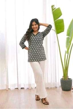Black Jaal Floral Print Top Cotton V-Neck Short Kurti Tunic for Women - Pablo, M