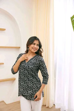 Black Jaal Floral Print Top Cotton V-Neck Short Kurti Tunic for Women - Celtic, S