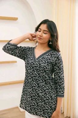 Black Jaal Floral Print Top Cotton V-Neck Short Kurti Tunic for Women - Celtic, XL