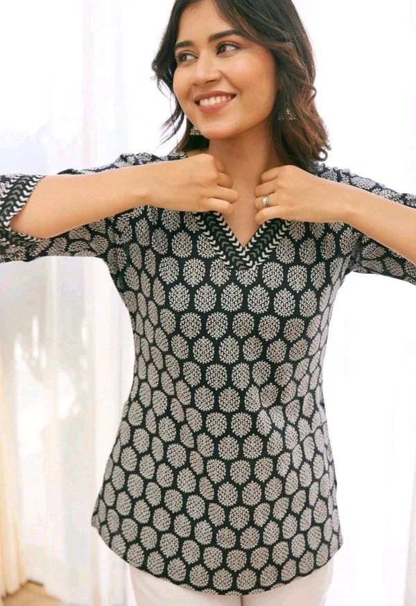 Black Jaal Floral Print Top Cotton V-Neck Short Kurti Tunic for Women - Pablo, XL