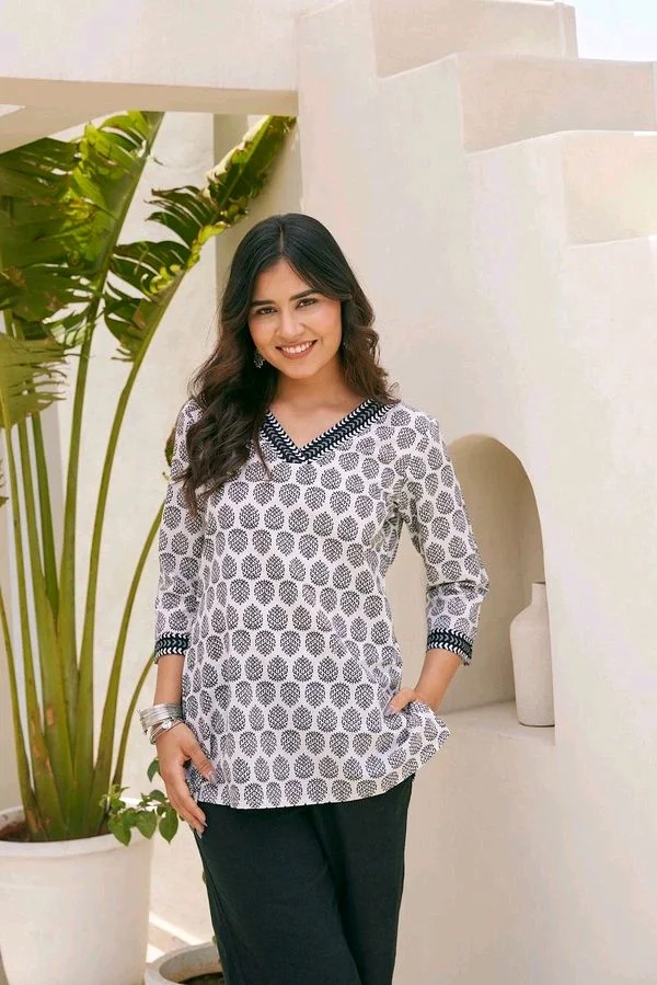 Black Jaal Floral Print Top Cotton V-Neck Short Kurti Tunic for Women - Thistle, XL