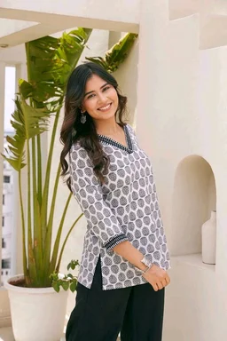Black Jaal Floral Print Top Cotton V-Neck Short Kurti Tunic for Women - Thistle, XS