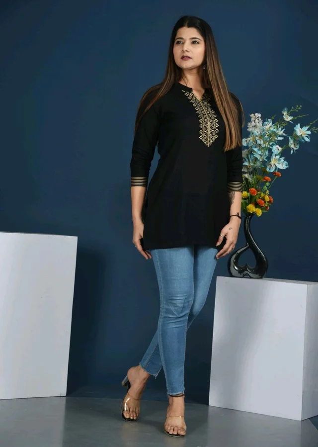 Women Solid Viscose Rayon Straight Kurta (Black) - Black, XL