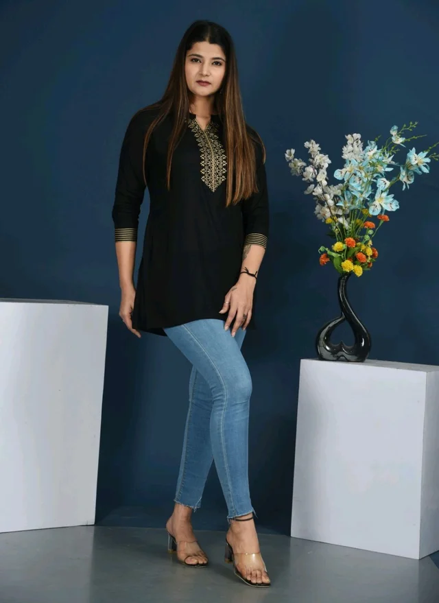 Women Solid Viscose Rayon Straight Kurta (Black) - Black, XL