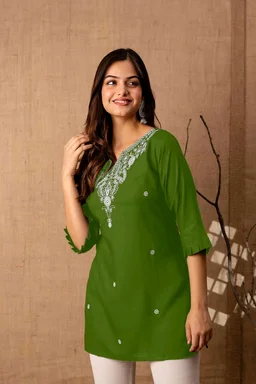 Women Rayon Regular Top - Green Leaf, M