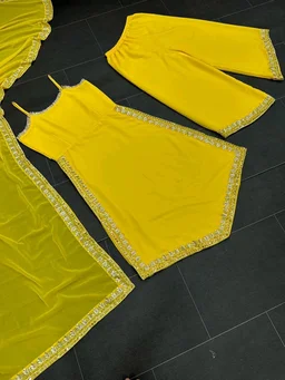 Women's Georgette Sleeveless Kurti Set With Embroidered Lace - Yellow, L