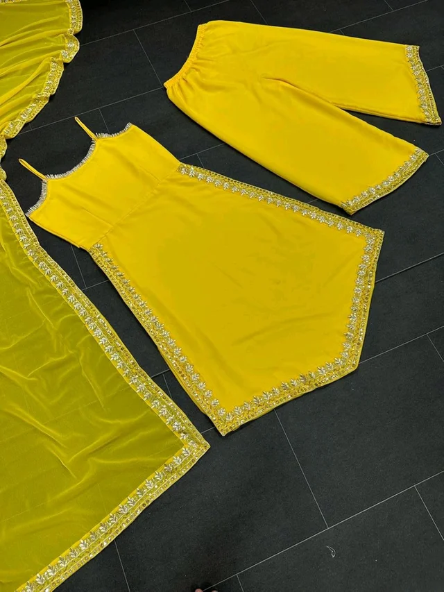 Women's Georgette Sleeveless Kurti Set With Embroidered Lace - Yellow, L