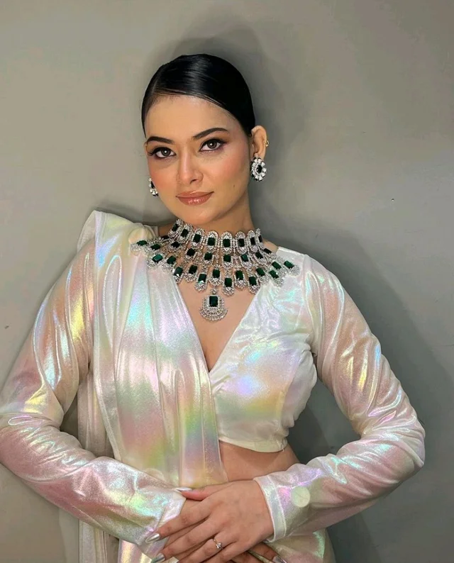 Metallic Glow Saree - Changing Colors at Every Curve - White, Free Size
