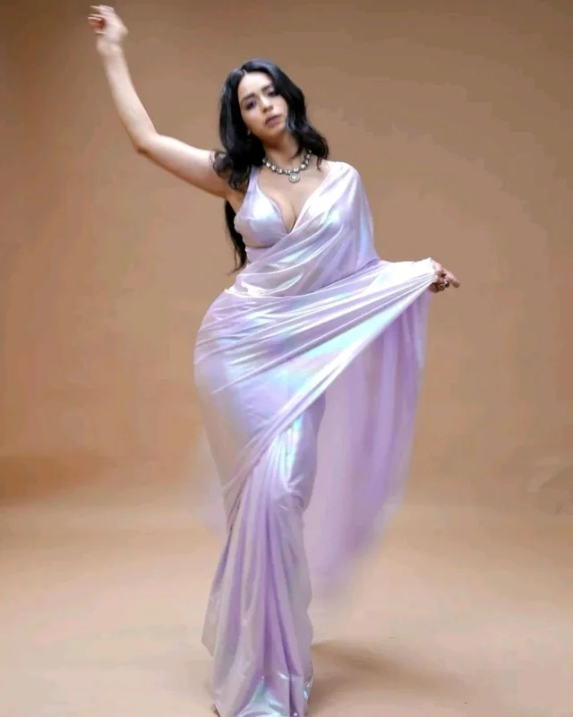Metallic Glow Saree - Changing Colors at Every Curve - London Hue, Free Size