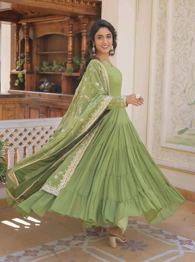 Women's Georgette Anarkali kurta set & Duptta For Women - Green Smoke, L