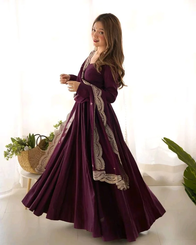 Women's Printed Romanslik Full Sleeve V-Neck Zip Beautiful Anarkali Gown with Dupatta & Pant - wine, S