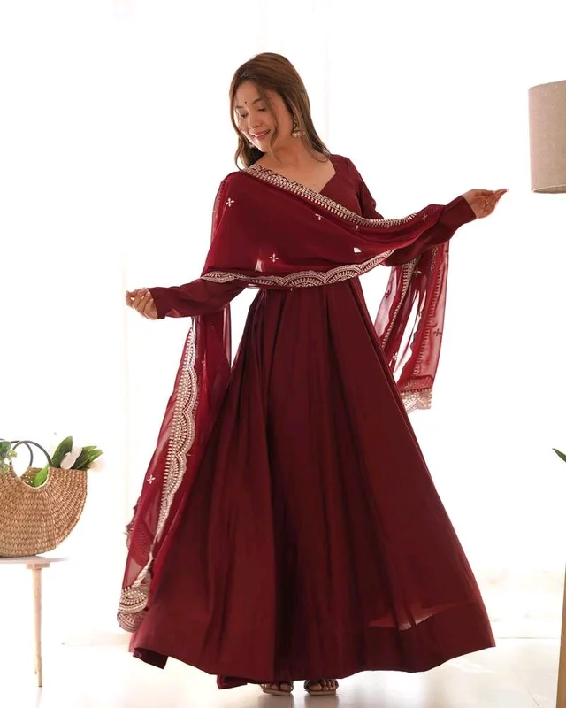Women's Printed Romanslik Full Sleeve V-Neck Zip Beautiful Anarkali Gown with Dupatta & Pant - Maroon, XS