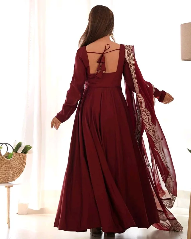 Women's Printed Romanslik Full Sleeve V-Neck Zip Beautiful Anarkali Gown with Dupatta & Pant - Maroon, XS