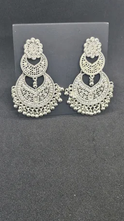 JHUMKA EARRING Alloy Jhumki Earring, Chandbali Earring, Huggie Earring, Tassel Earring
- White, Free Size