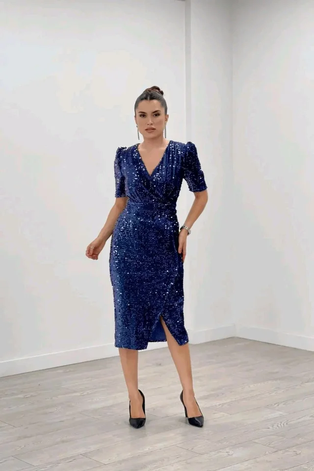 Partywear Bodycon Pink Dress
- Blue, M