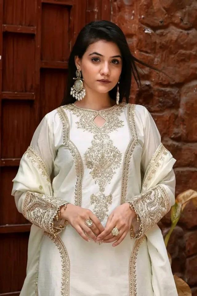Heavy Chinon Silk kurti Eith Embroidered salwar And Dupatta Set
- Athens Gray, M