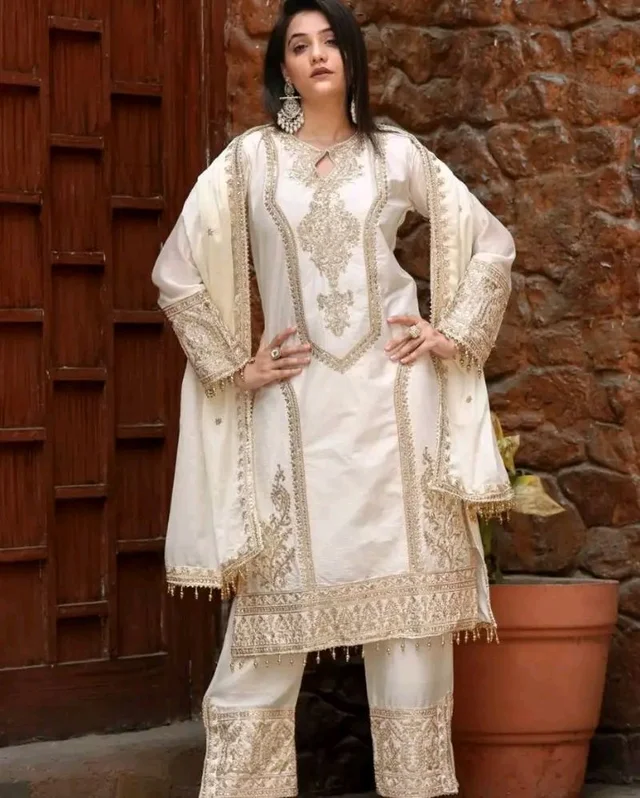 Heavy Chinon Silk kurti Eith Embroidered salwar And Dupatta Set
- Athens Gray, S