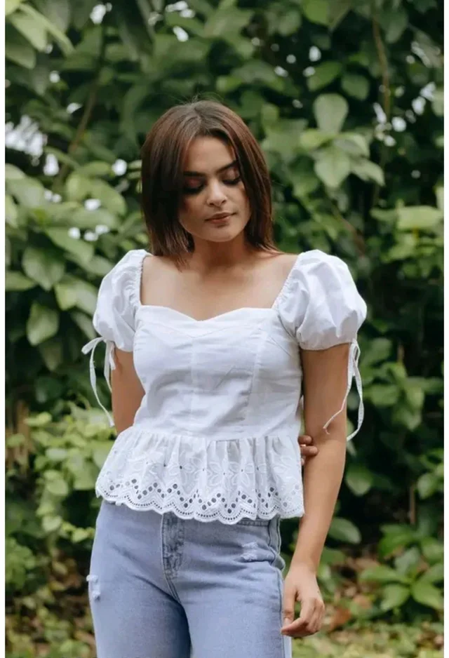Woman's Trendy And Stylish Lace Top - White, M