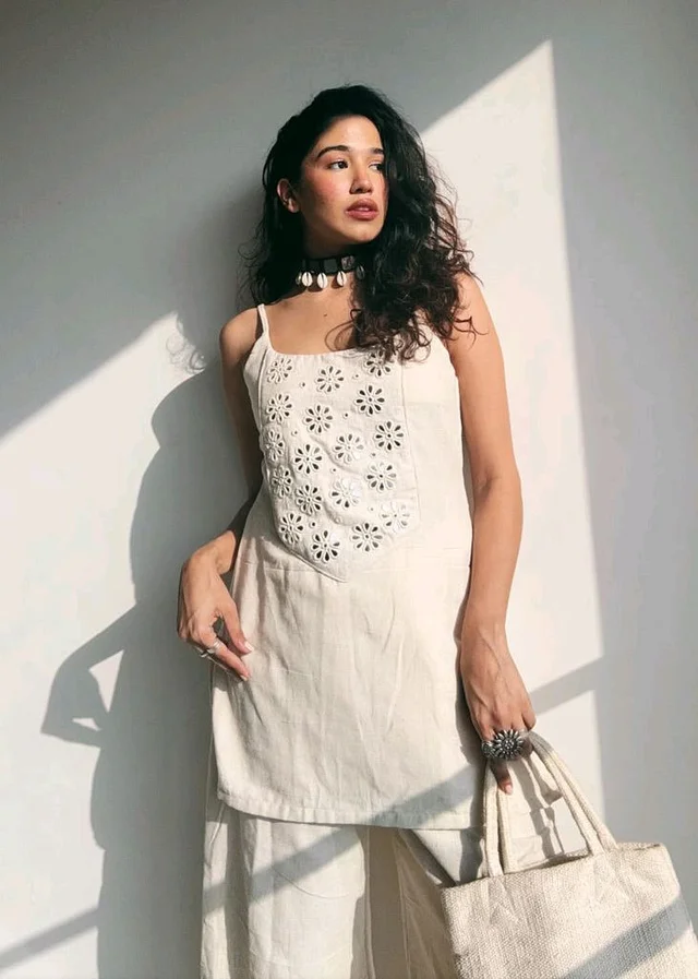 Sleeveless Cotton Flex Kurta Pant Set – Elegant Summer Style
- White, XXS