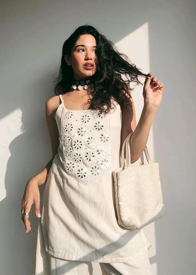 Sleeveless Cotton Flex Kurta Pant Set – Elegant Summer Style
- White, XXS