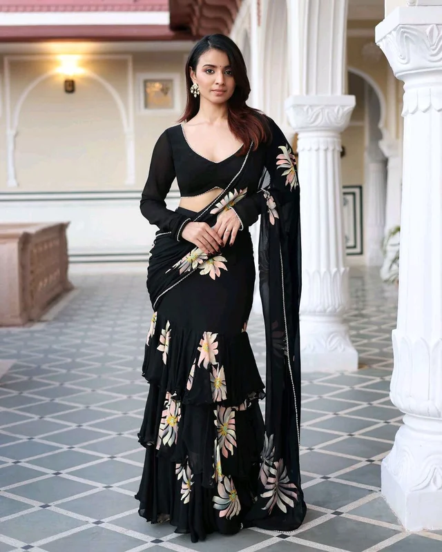Kiyana Black Handpainted Chinon Pre Draped Saree - Free Size, Black