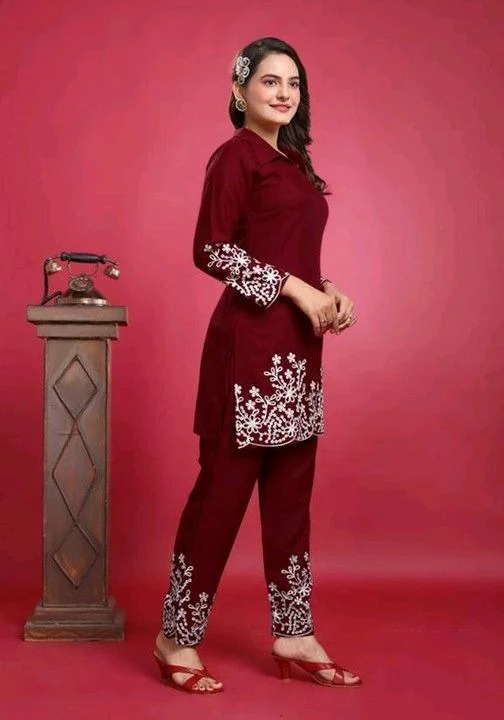 Women's Floral Embroidered Kurta Set with Pants, Maroon, 3/4 Sleeve - M, Maroon