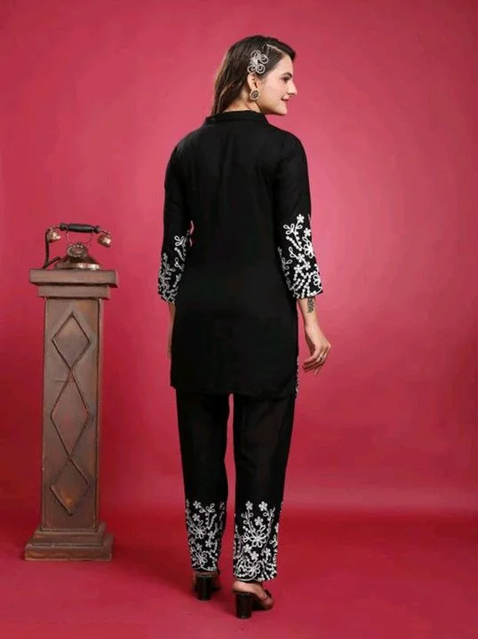 Women's Floral Embroidered Kurta Set with Pants, Maroon, 3/4 Sleeve - M, Black