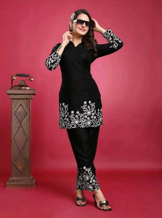 Women's Floral Embroidered Kurta Set with Pants, Maroon, 3/4 Sleeve - S, Black