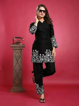 Women's Floral Embroidered Kurta Set with Pants, Maroon, 3/4 Sleeve - S, Black