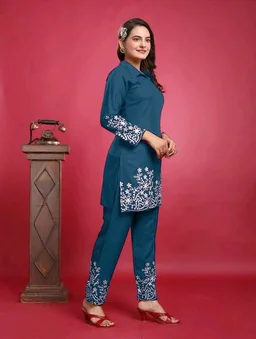 Women's Floral Embroidered Kurta Set with Pants, Maroon, 3/4 Sleeve - XL, Mor Pish
