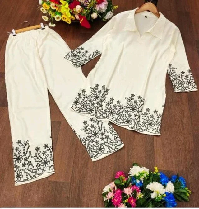 Women's Floral Embroidered Kurta Set with Pants, Maroon, 3/4 Sleeve - XL, White