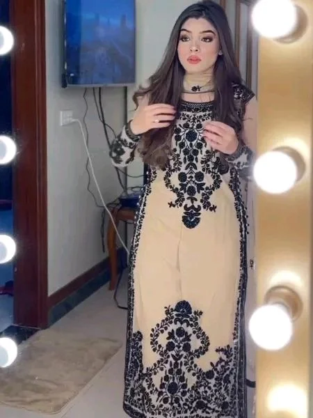 Marvelous White Color Thread Work Salwar Suit - M, Light Gry